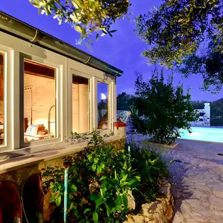 Luxury Robinson With Pool & Jacuzzi *