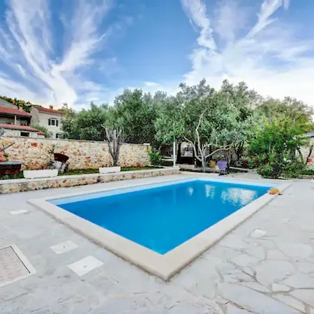 فيلة Luxury Robinson With Pool & Jacuzzi Ždrelac