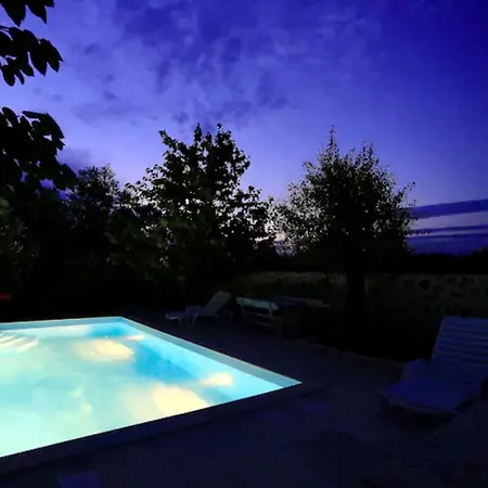 Luxury Robinson With Pool & Jacuzzi فيلة *