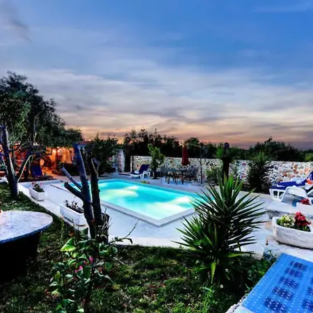 Luxury Robinson With Pool & Jacuzzi فيلة *